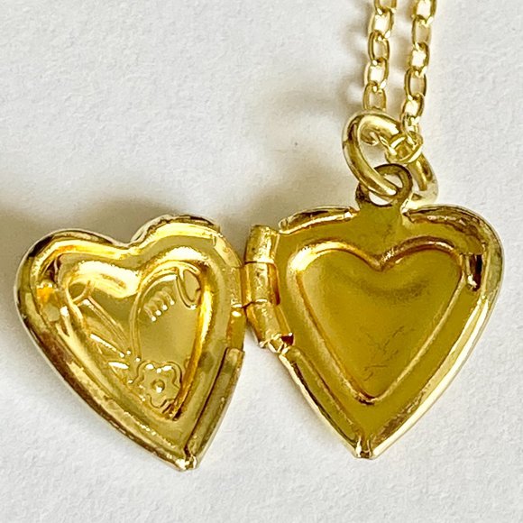 Vintage Gold Flower Heart Locket Necklace Dainty Small Photo Charm 18" Plated - Picture 2 of 10